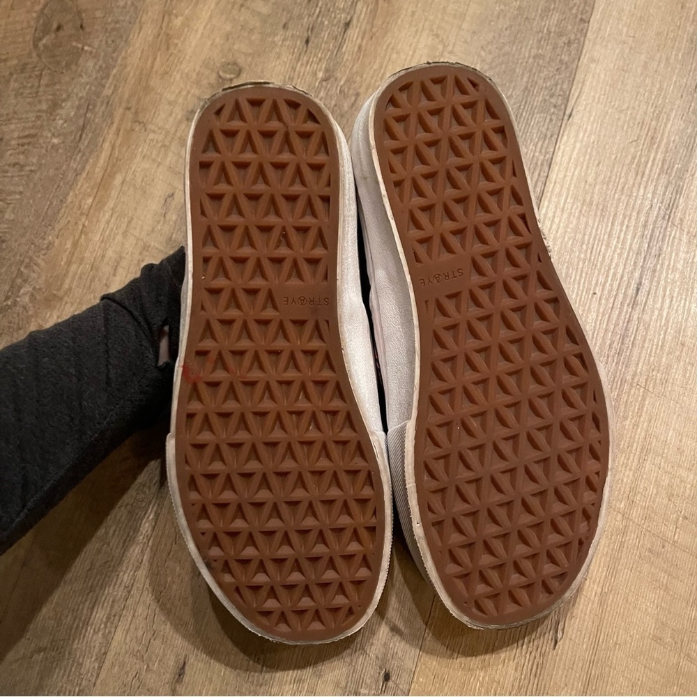 In-N-Out Burger Collection California Dreaming Slip On Shoes - Picture 4 of 10